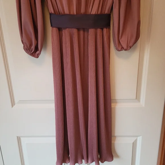 VINTAGE Lavender Wrap Dress with Pleated Skirt | Size 10 - Picture 9 of 12